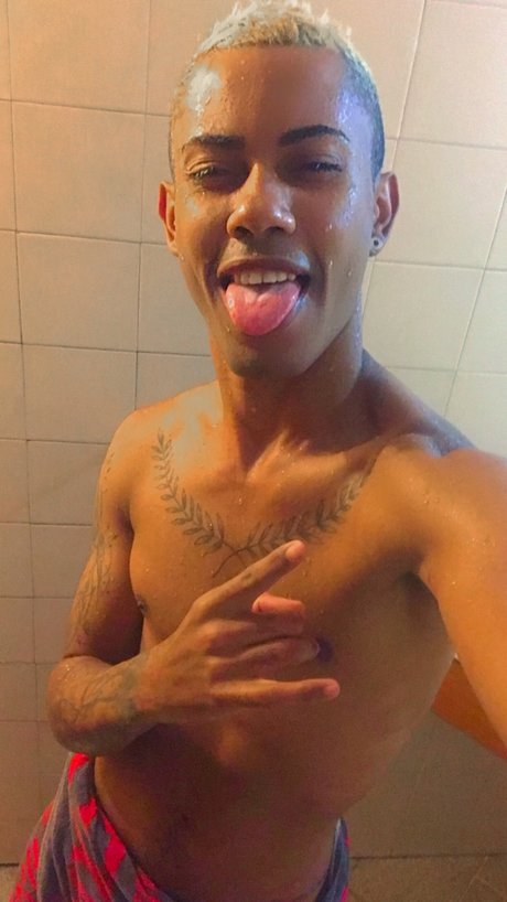 Naken läckt OnlyFans-bild av Natanael Santiago