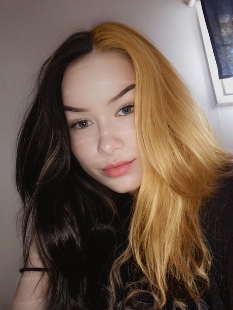 Naken läckt OnlyFans-bild av Nra