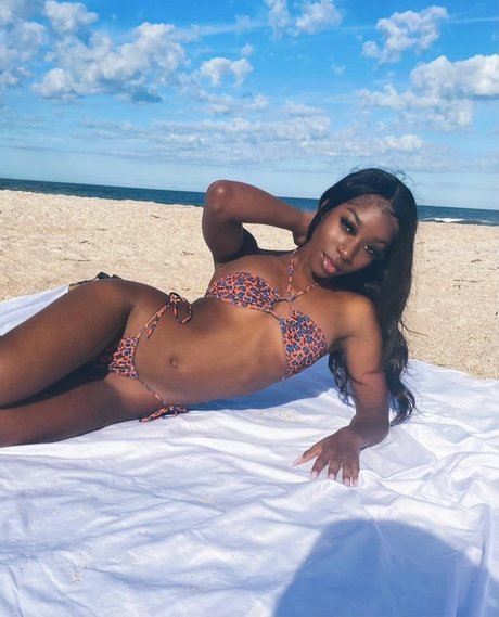 Alasti lekkinud OnlyFans-i pilt Niyah