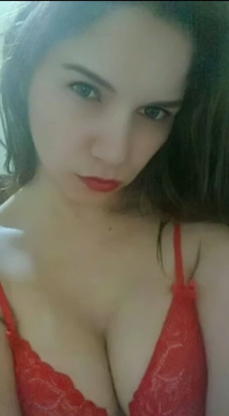 Penelope Bella Cam Shows Queen
