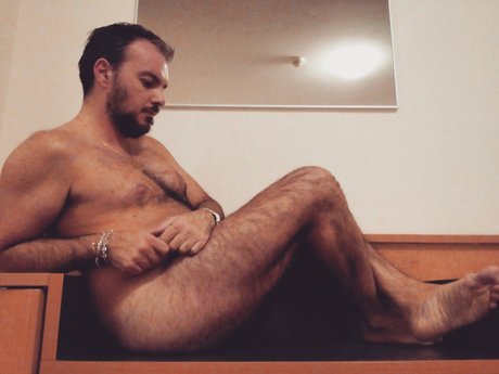 Naken läckt OnlyFans-bild av Lorenzo