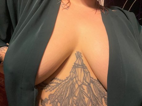 Nacktes geleaktes OnlyFans-Foto von Baby 