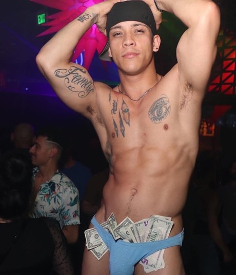 Naakte gelekte OnlyFans-foto van Paul P
