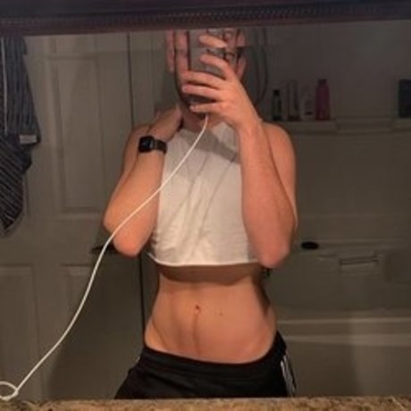 Alasti lekkinud OnlyFans-i pilt Papilargo