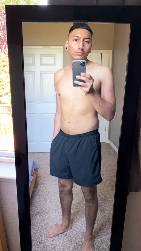 Обнаженная фотография утечки OnlyFans от Ozzy