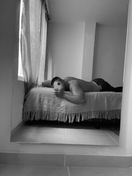 Alasti lekkinud OnlyFans-i pilt Alexander Mejia