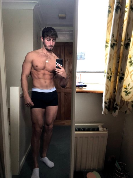 Naken läckt OnlyFans-bild av George Harris