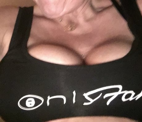 Обнаженная фотография утечки OnlyFans от Onlyfamousgg