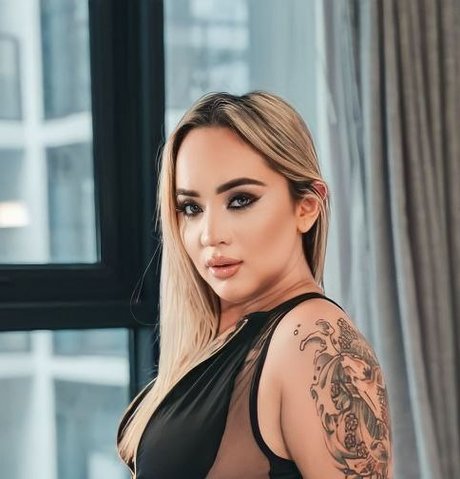 Naken läckt OnlyFans-bild av Aspen Adams 
