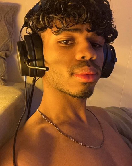 Nahá fotka uniklých OnlyFans od Omnilon