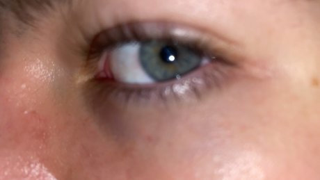 Naken läckt OnlyFans-bild av Red
