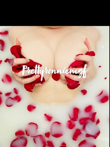 Alaston vuotanut OnlyFans-kuva Prettyronnie