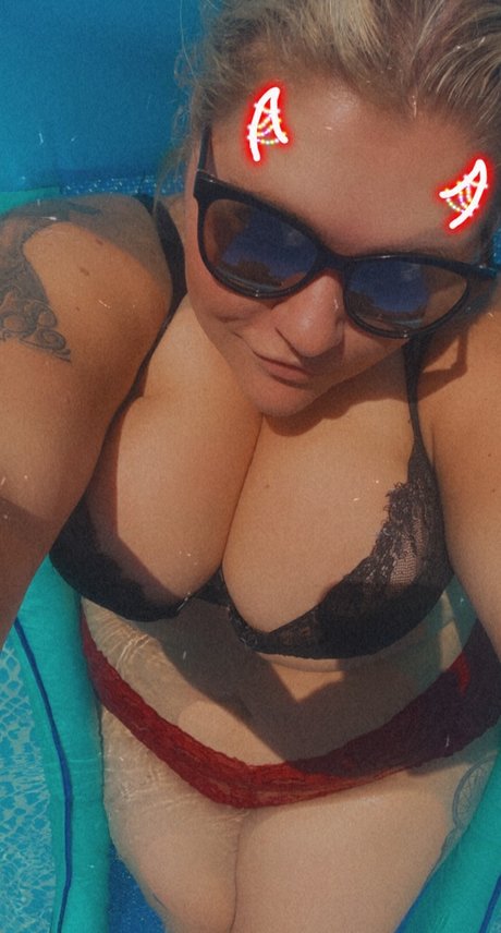 Alaston vuotanut OnlyFans-kuva Poppyr97