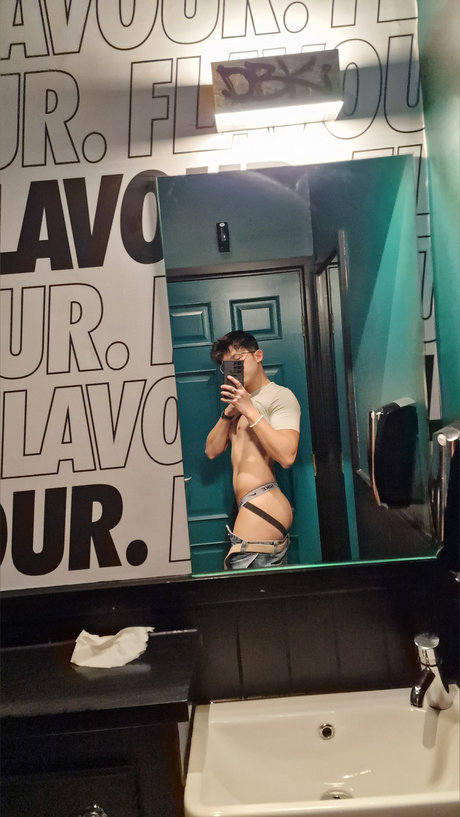 Alaston vuotanut OnlyFans-kuva Jj