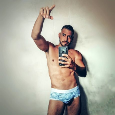 Naken läckt OnlyFans-bild av Poloko