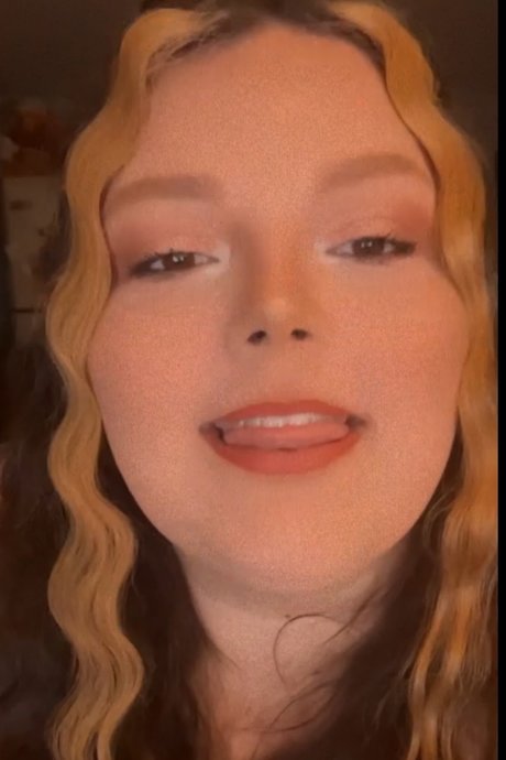 Naken läckt OnlyFans-bild av Emz
