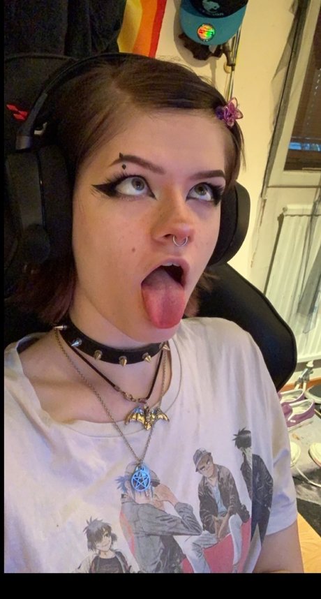 Naken läckt OnlyFans-bild av Charlotte