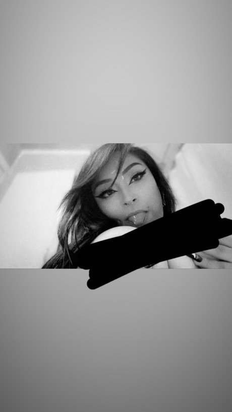 Nahá fotka uniklých OnlyFans od Pixie Uchiha