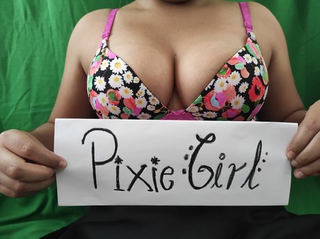 Naken läckt OnlyFans-bild av Pixie Girl