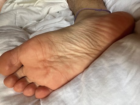 Naakte gelekte OnlyFans-foto van Feetman