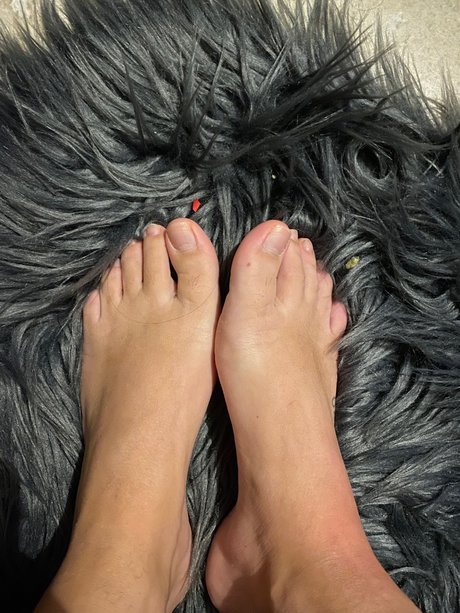 Nøgent lækket OnlyFans-billede af Piedi Fatati Leccabili