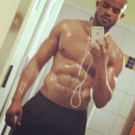 Alasti lekkinud OnlyFans-i pilt Stefan