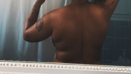 Naken lekkede OnlyFans-bilde av X 