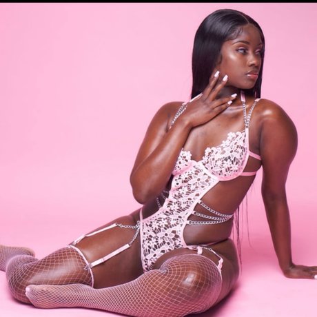 Alaston vuotanut OnlyFans-kuva Queenpiinnkk