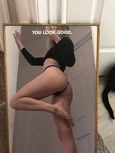 Nøgent lækket OnlyFans-billede af Bella