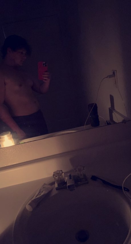 Nøgent lækket OnlyFans-billede af Tj