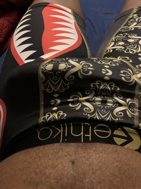 Naken läckt OnlyFans-bild av Pussythroatexperience