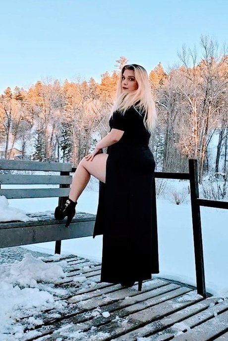 Обнаженная фотография утечки OnlyFans от Kiana Diamond