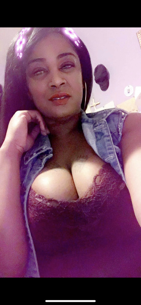 Nagie wyciekłe zdjęcie OnlyFans od Prettyoneinmil