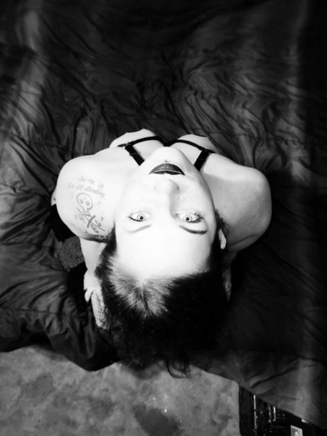 Alaston vuotanut OnlyFans-kuva Riot95
