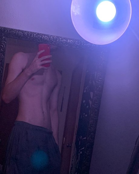 Обнаженная фотография утечки OnlyFans от Riley Ruk