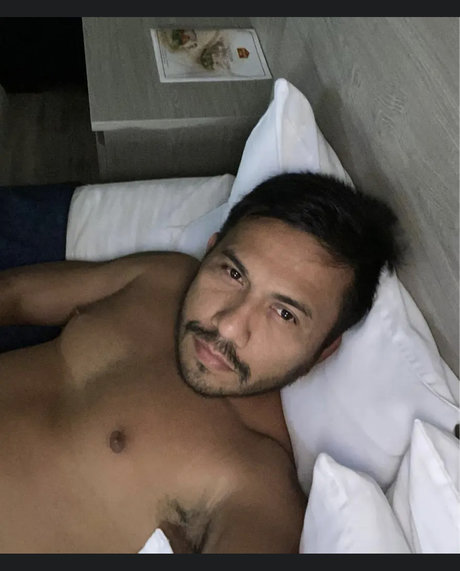 Обнаженная фотография утечки OnlyFans от Rigoberto
