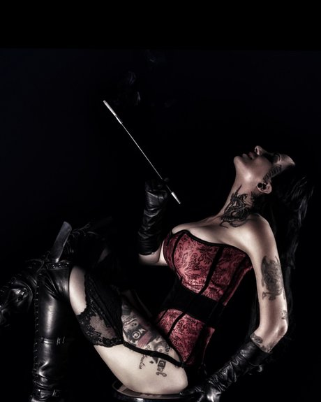 Alaston vuotanut OnlyFans-kuva Rhina6