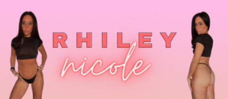 Naakte gelekte OnlyFans-foto van Rhiley Nicole  Your Online Girlfriend