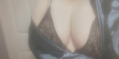 Alaston vuotanut OnlyFans-kuva Rhi
