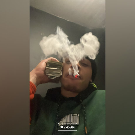 Alaston vuotanut OnlyFans-kuva Renzobaby