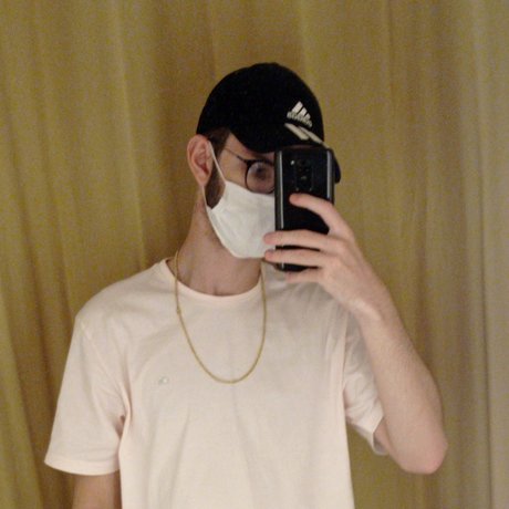 Alasti lekkinud OnlyFans-i pilt Renie