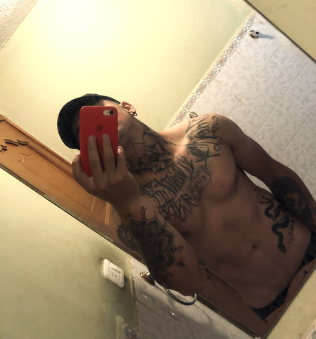 Nøgent lækket OnlyFans-billede af Renato Trujillo