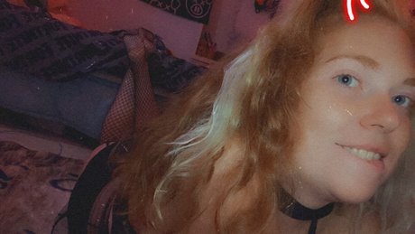 Alaston vuotanut OnlyFans-kuva Red