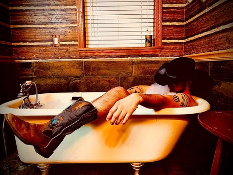 Foto nua vazada do OnlyFans de Rebelheartedcowboy
