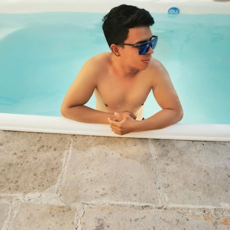Naken läckt OnlyFans-bild av Rau Sans
