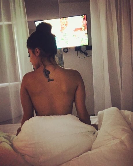 Foto nua vazada do OnlyFans de Mariana