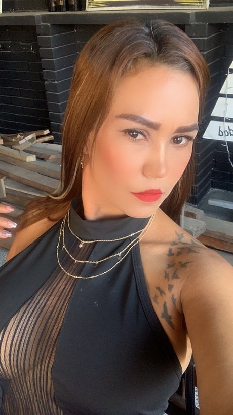 Naakte gelekte OnlyFans-foto van Maria Colorado