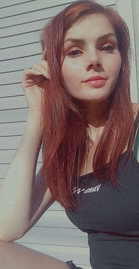 Naken läckt OnlyFans-bild av Marcelina