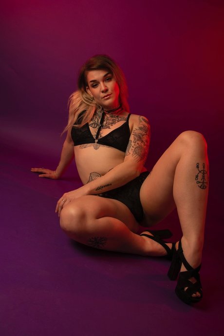 Alaston vuotanut OnlyFans-kuva Mara Morte