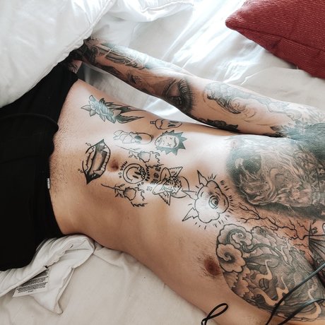 Alaston vuotanut OnlyFans-kuva Mateo Vsquez Tattoo